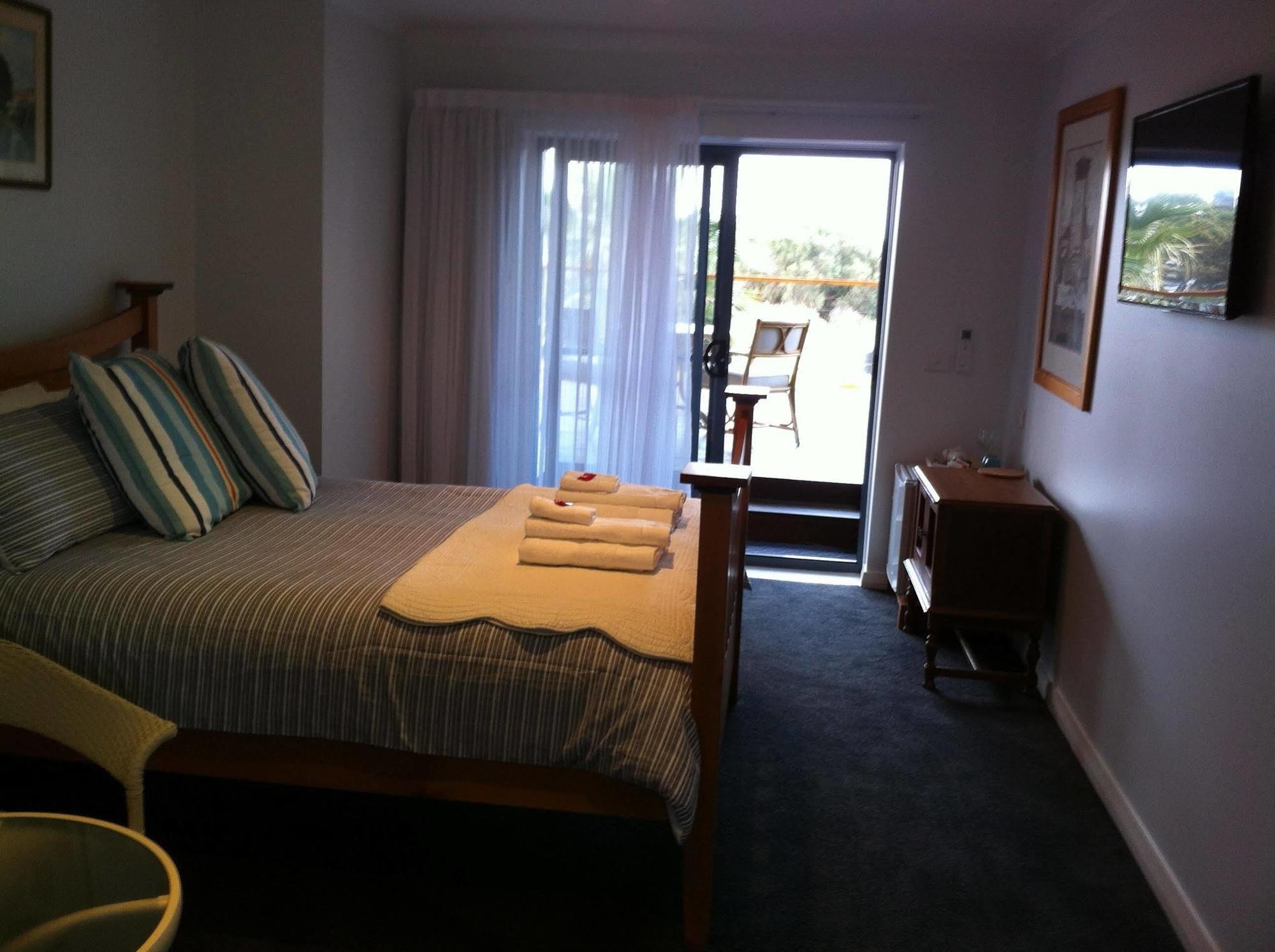 Corinella On The Esplanade Bed & Breakfast Exterior photo